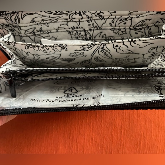 Vera Bradley RFID Accordion Wristlet - Picture 4 of 6